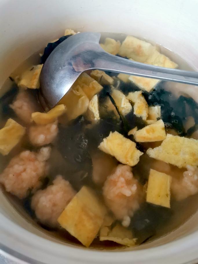 虾滑紫菜鸡蛋汤