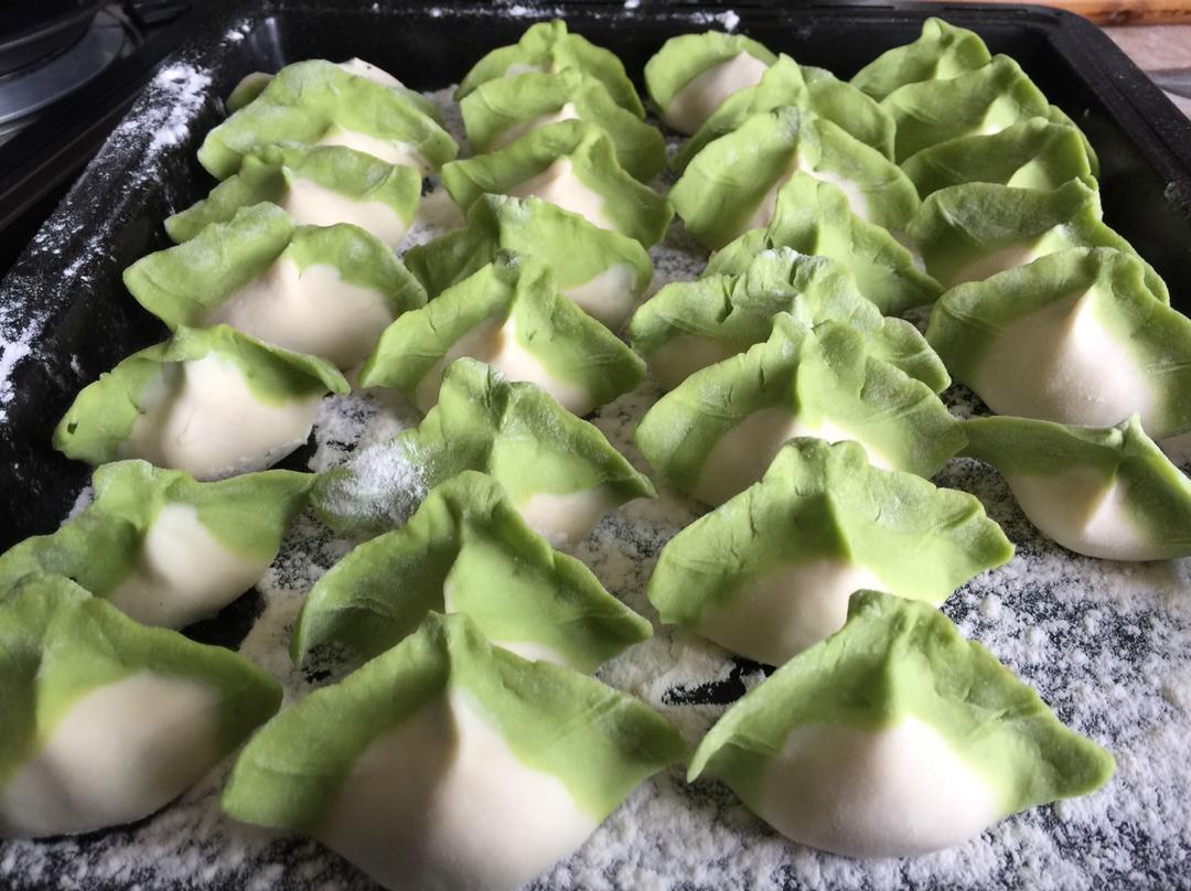 翡翠白玉白菜饺子详细版（附翡翠白玉白菜饺子包法，翡翠白玉饺子皮两种制法，面包机和面，翡翠白玉烧卖，各种馅料搭配）