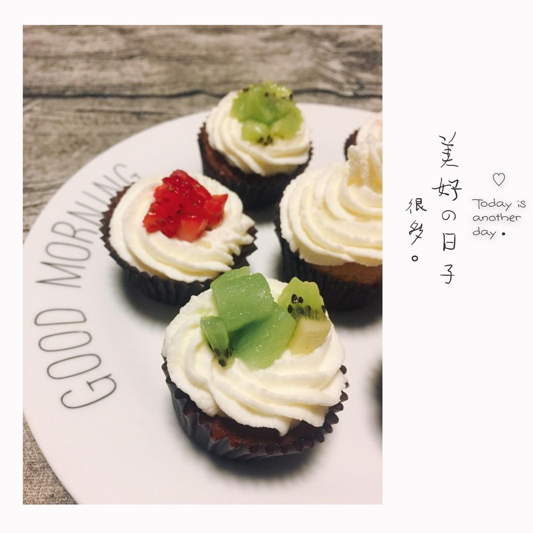 原味海绵纸杯蛋糕（非常适合裱花、盖糖皮的cupcake方子）