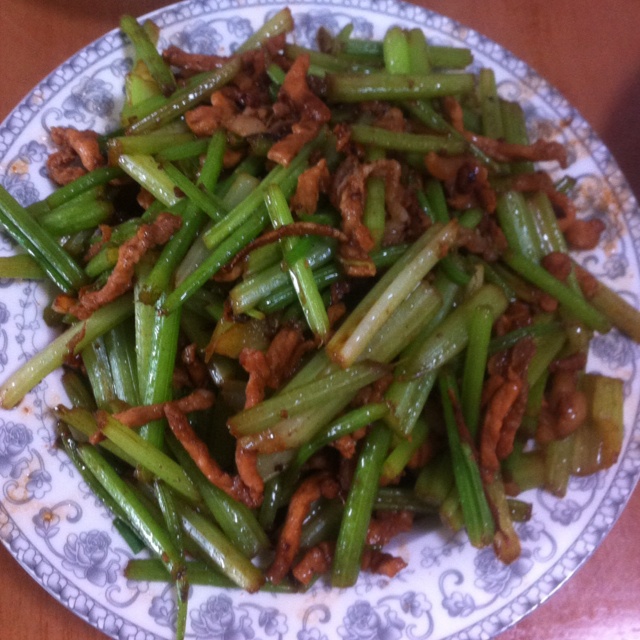 芹菜炒肉