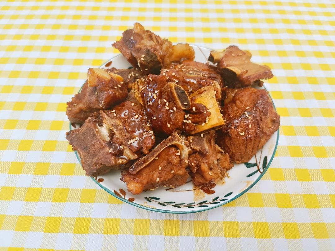 糖醋排骨的家常做法，色泽红亮，口感醇厚，好吃的停不下来