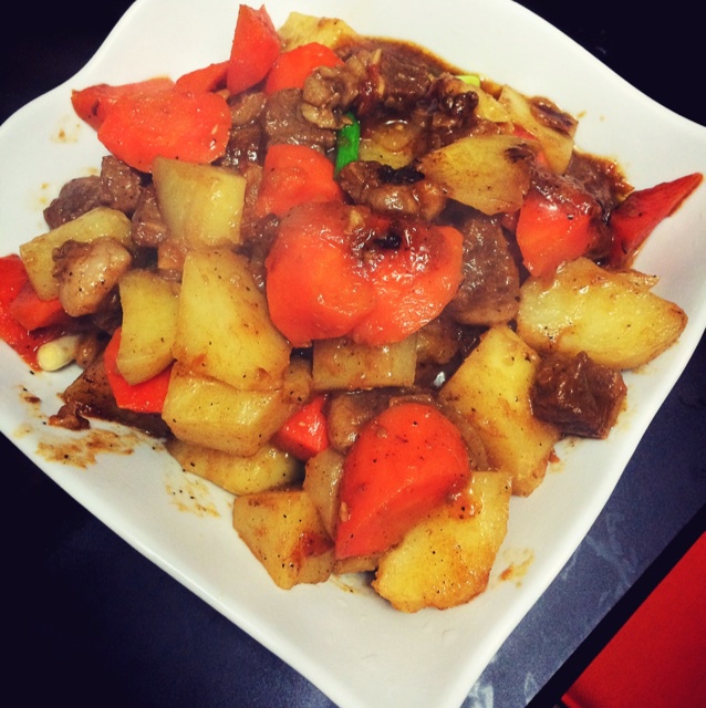 胡萝卜土豆烧牛腩