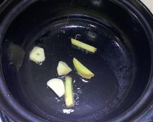 花甲螺肉丝瓜汁的做法 步骤2