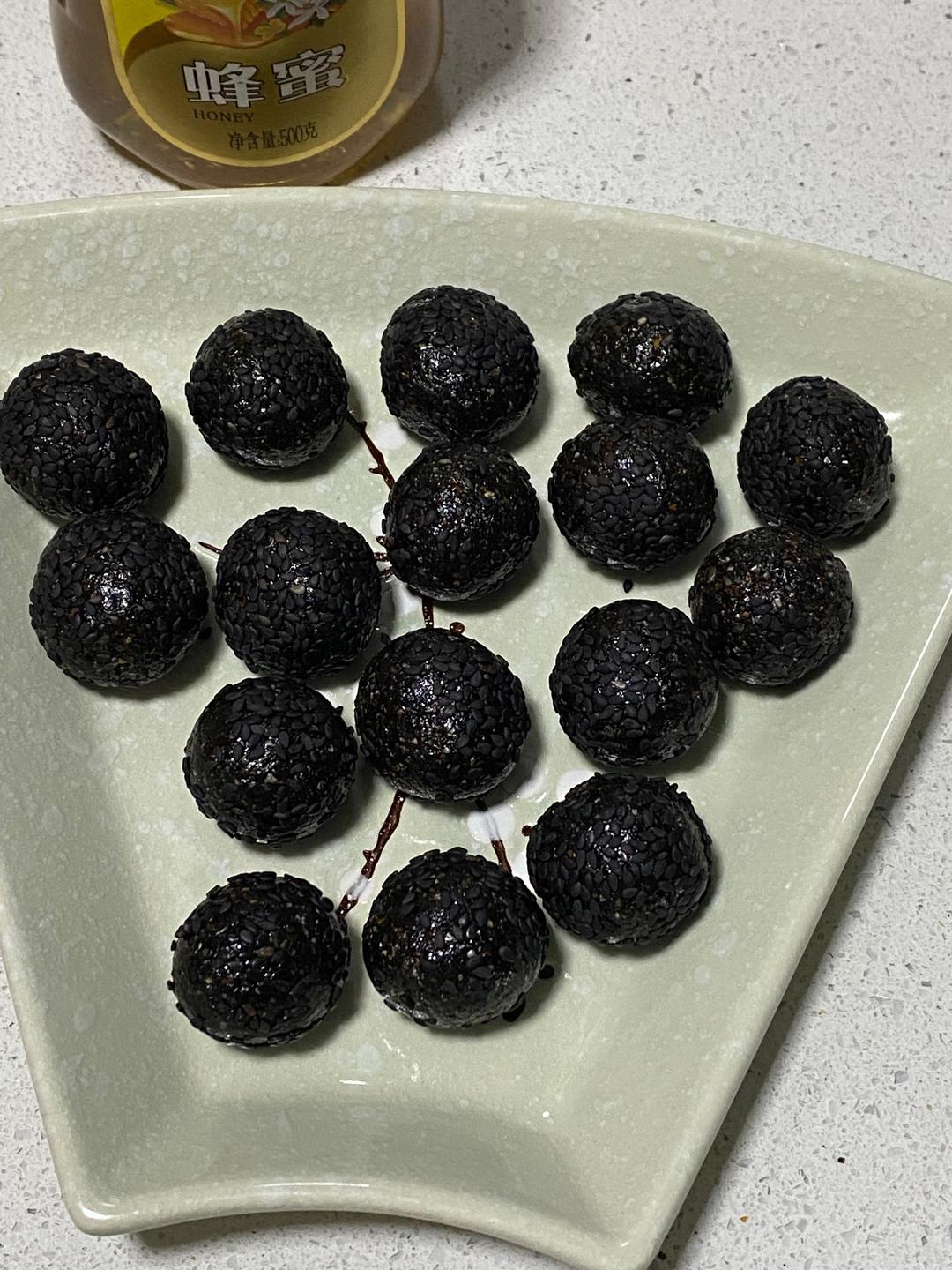 蜂蜜黑芝麻丸的做法