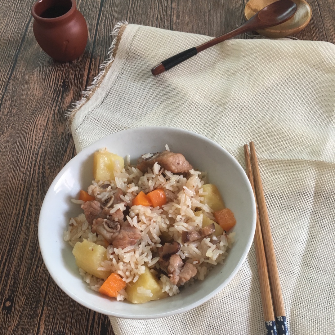 喷香排骨焖饭（爆好吃）