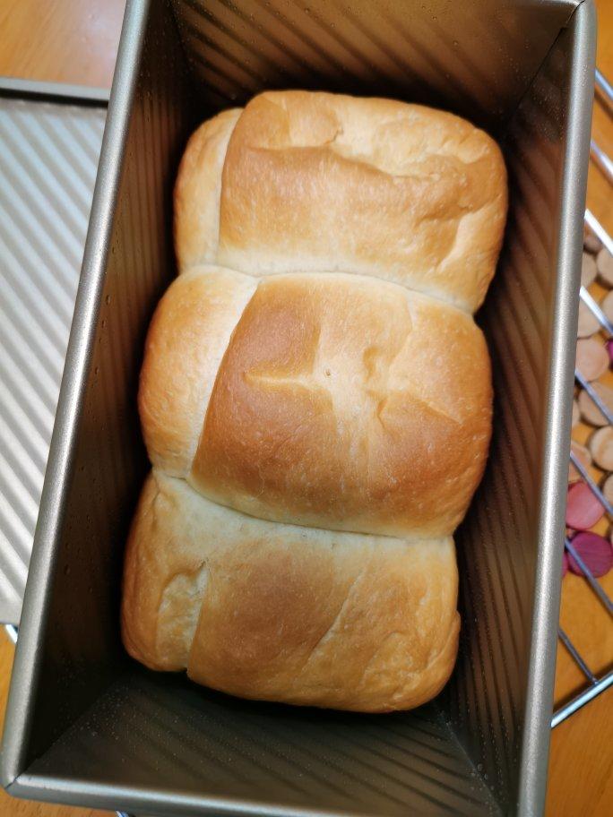 做一次就成功的牛奶吐司面包（手和面揉出手套膜）最后附全麦吐司