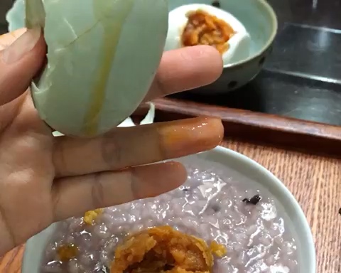 👏🏻热门流沙咸鸭蛋-水腌法的做法 步骤11