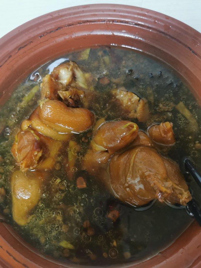 人间美味：砂锅炖猪蹄