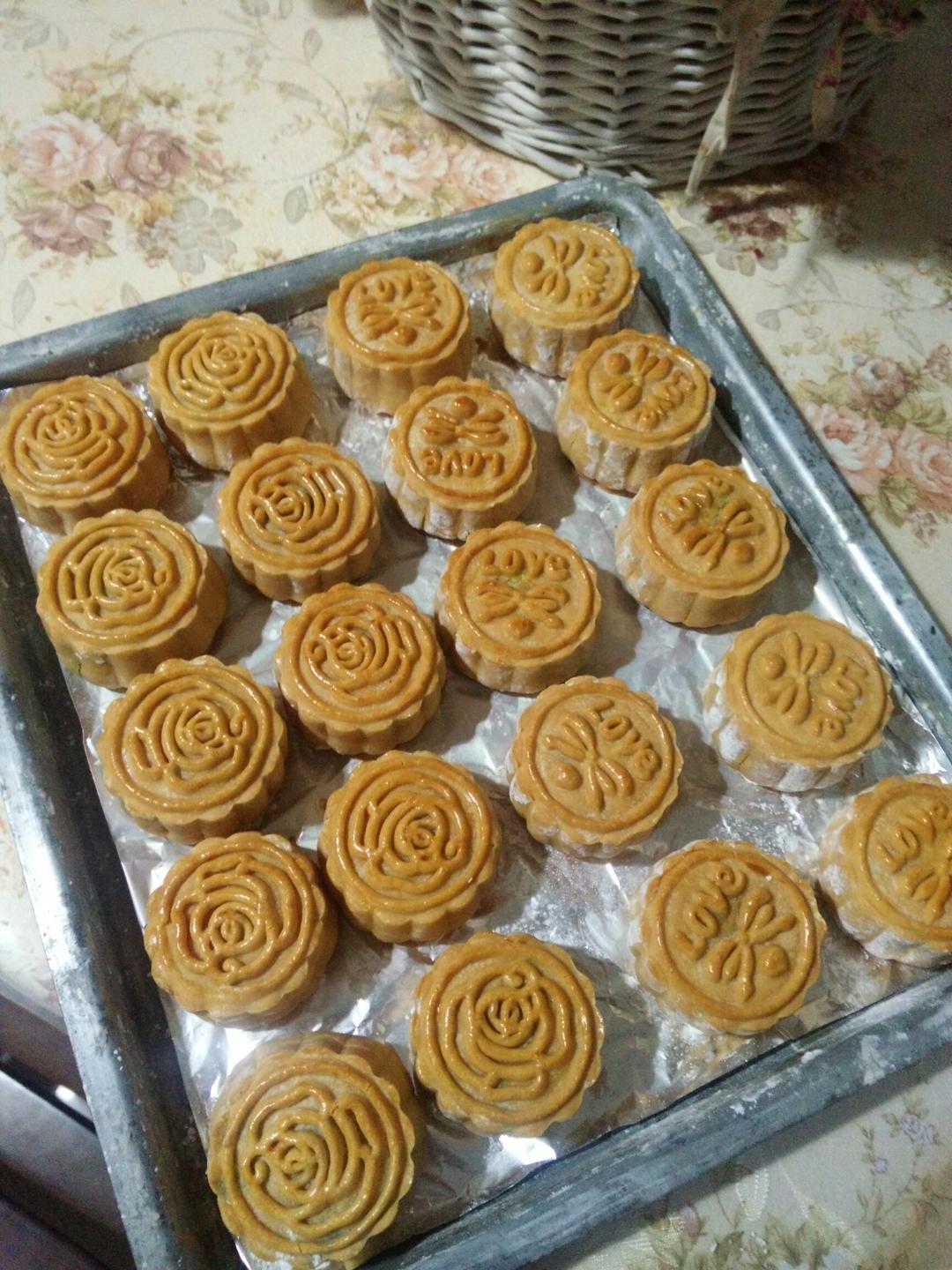 广式月饼—蛋黄莲蓉月饼
