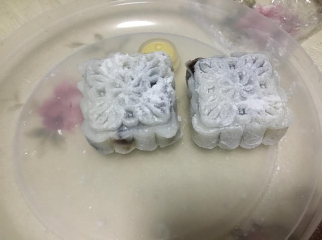 奶黄冰皮月饼
