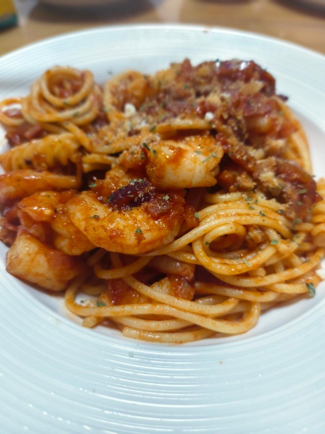 浓浓番茄汁虾仁意大利面