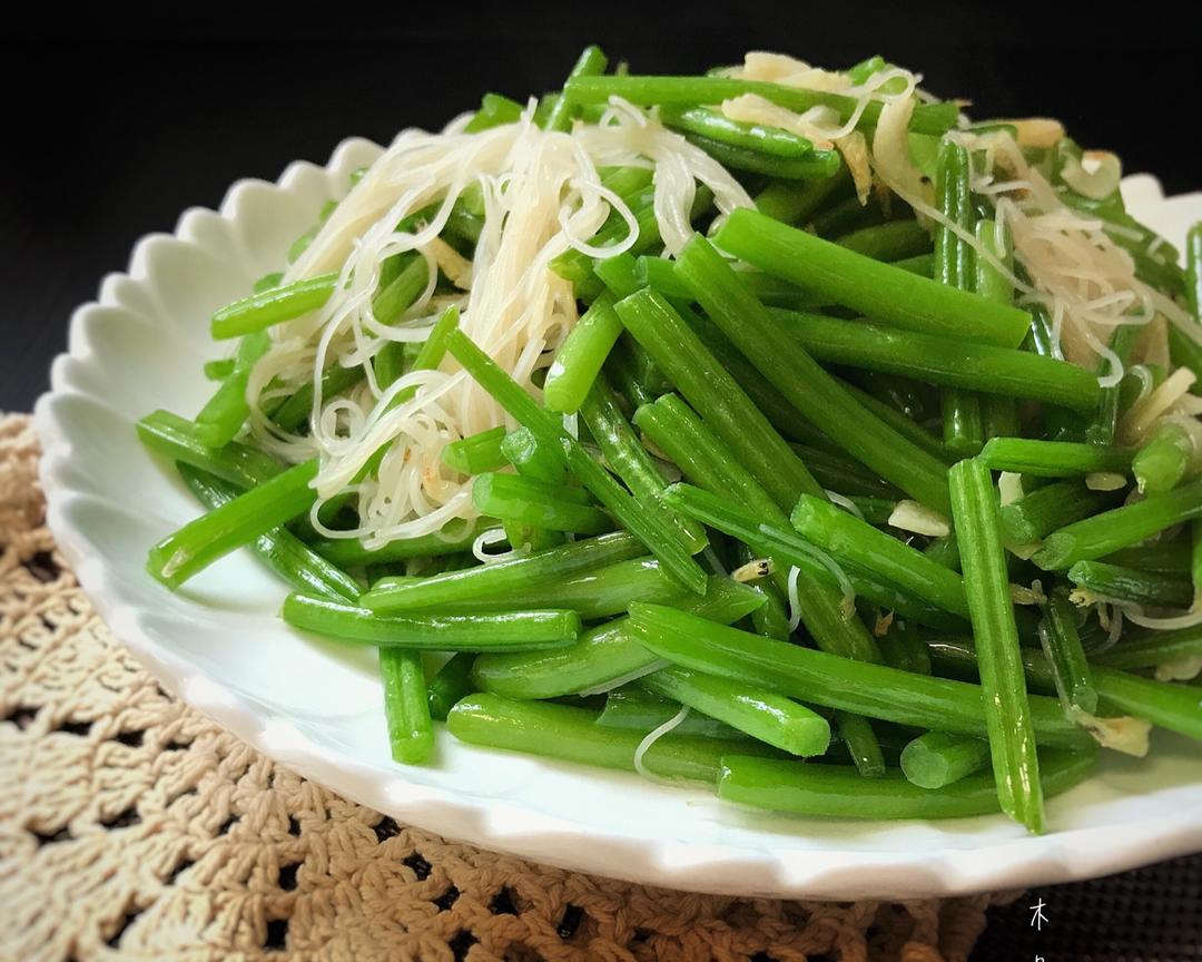 番薯藤炒粉丝的做法