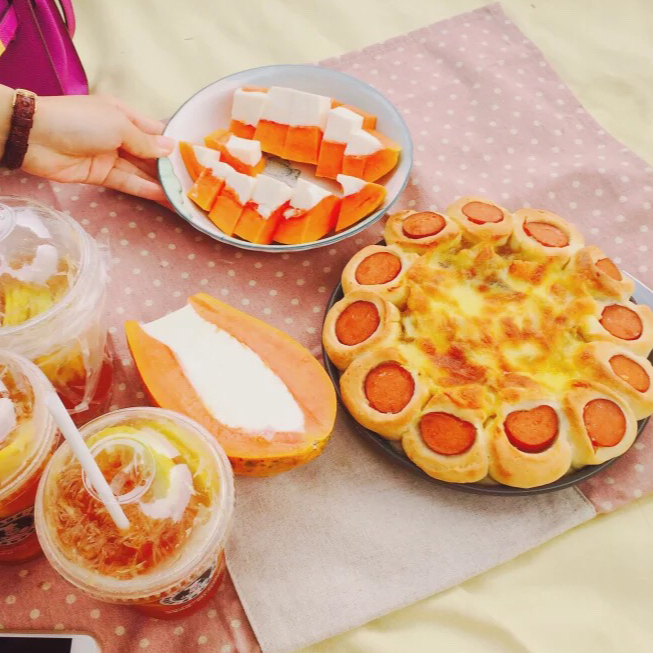 萨米肠蘑菇花边披萨