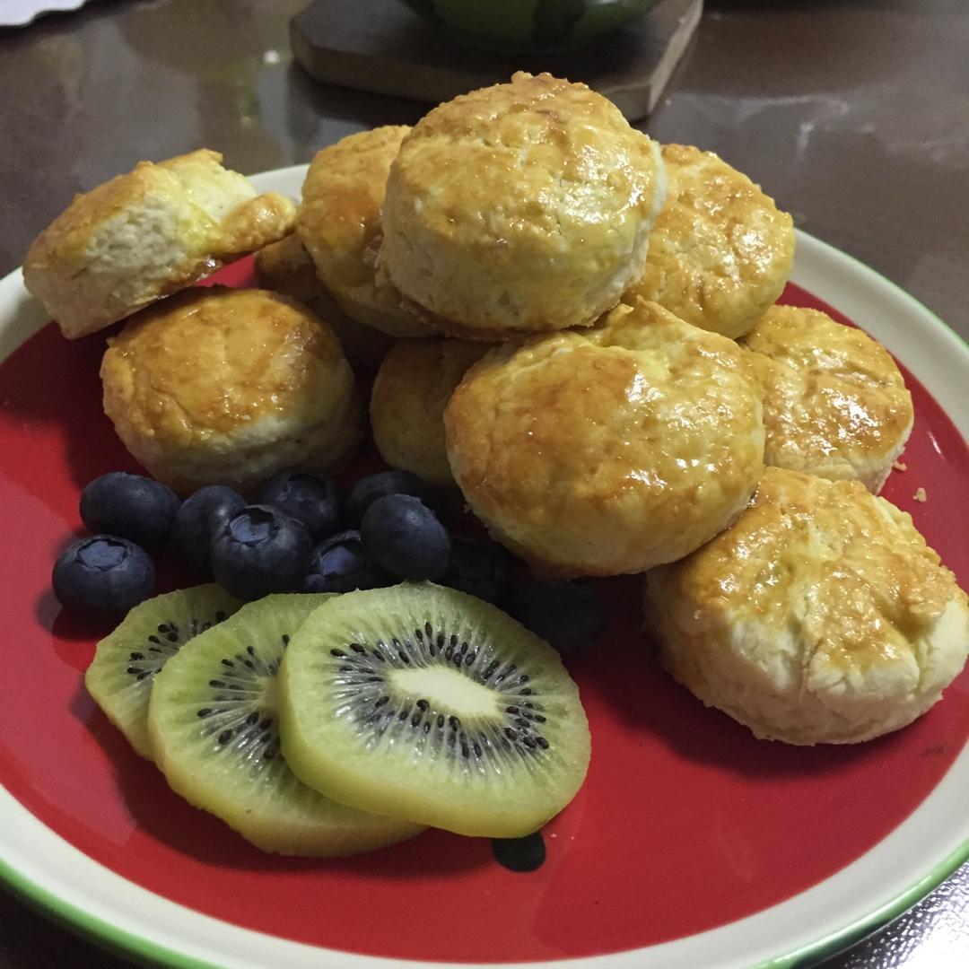 【视频】3分钟 奶油司康Scone(可能是世界上最快手的司康) 消耗淡奶油～