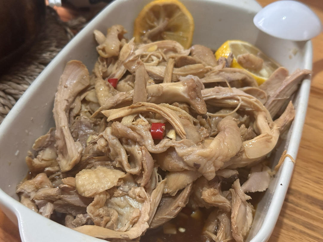 ㊙️酸辣开胃的柠檬手撕鸡腿肉！好吃不胖
