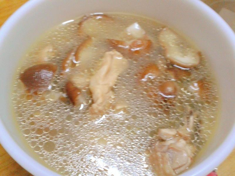 香菇鸡肉汤的做法