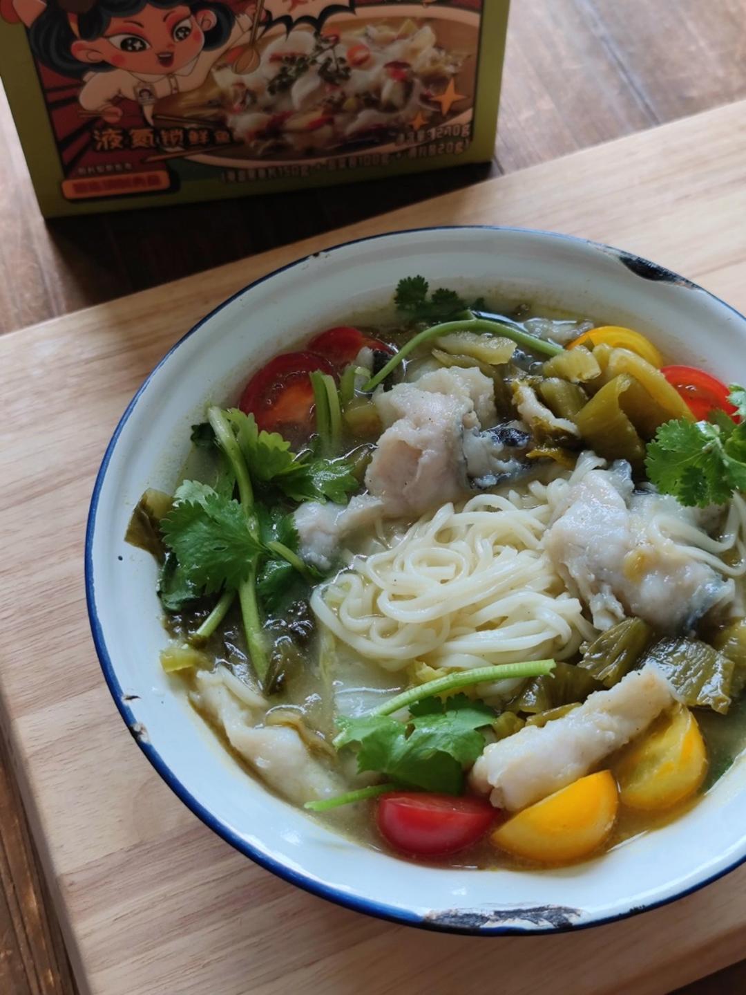 老坛酸菜鱼乌冬面