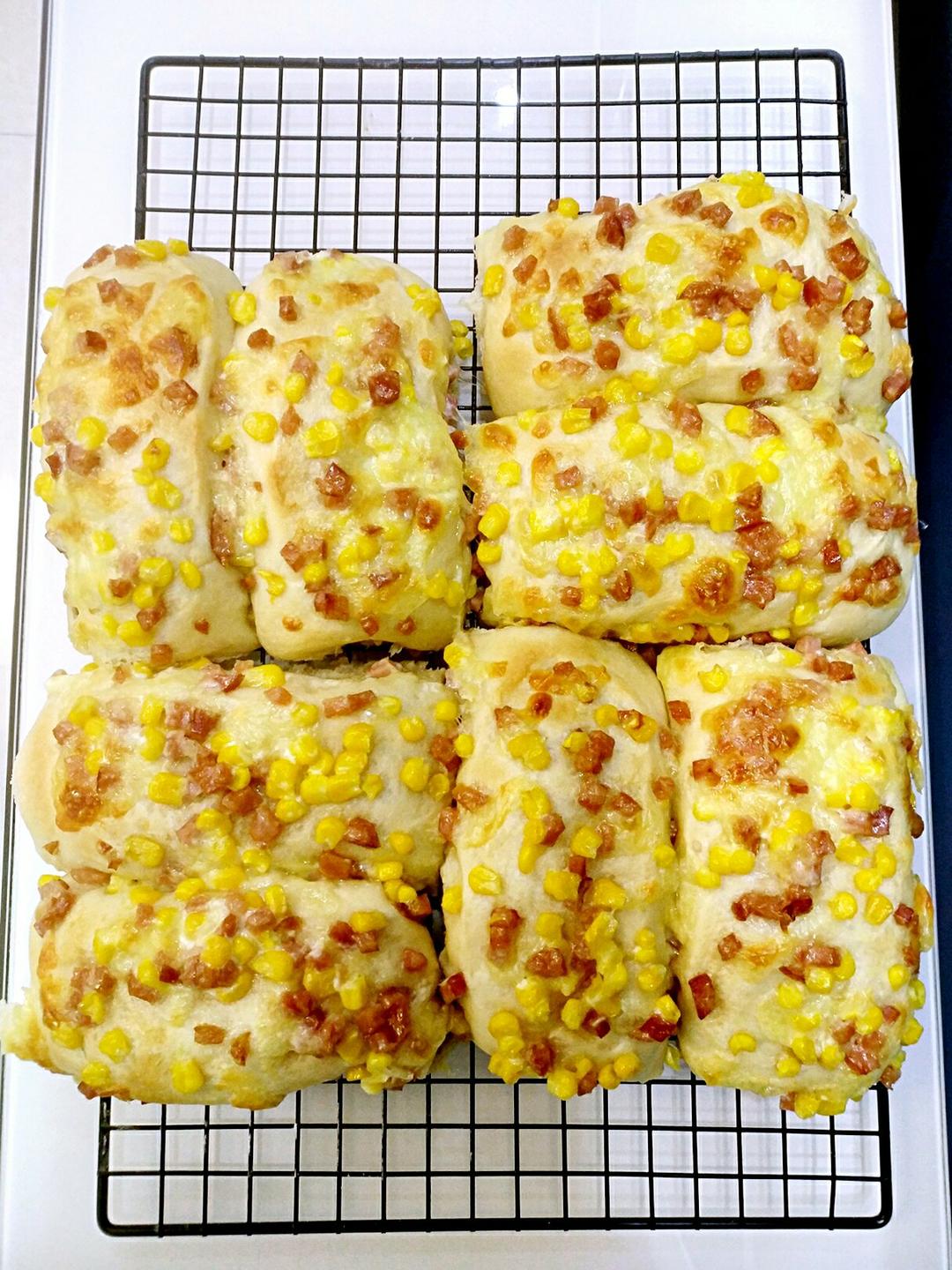 玉米火腿沙拉面包