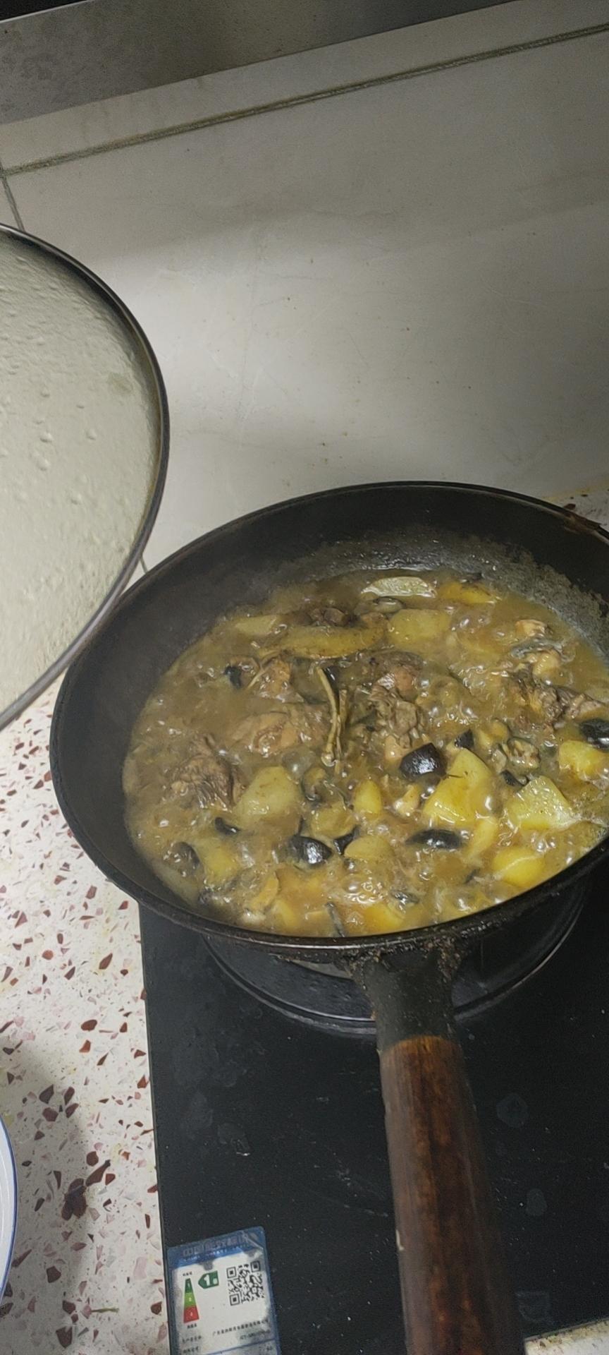 土豆香菇炖鸡腿