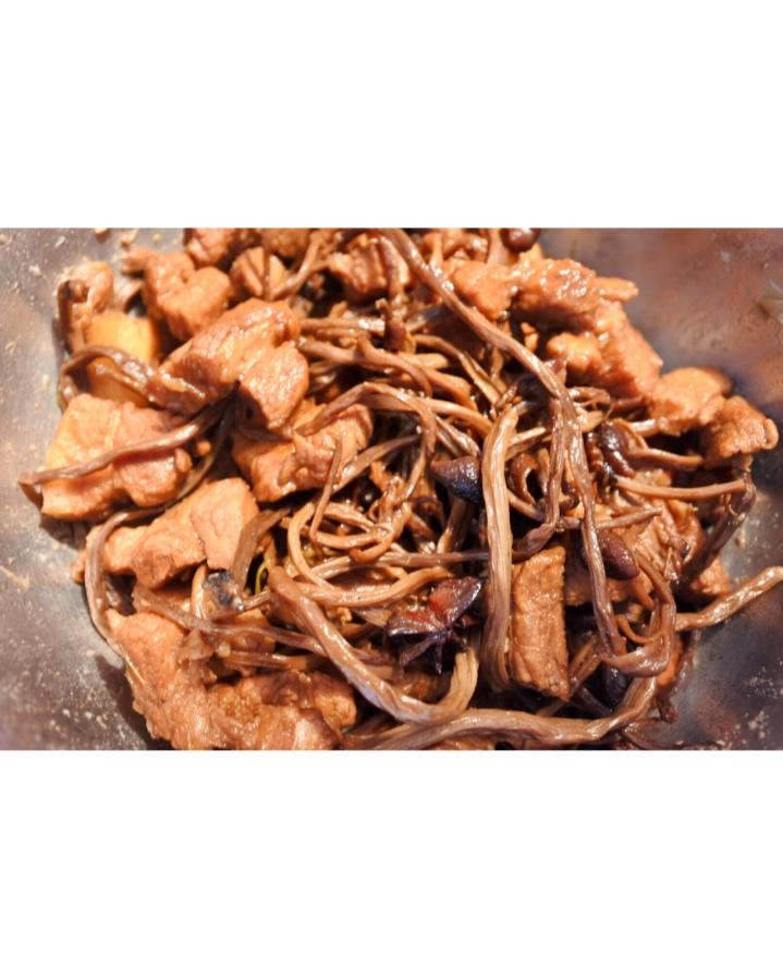 茶树菇烧五花肉