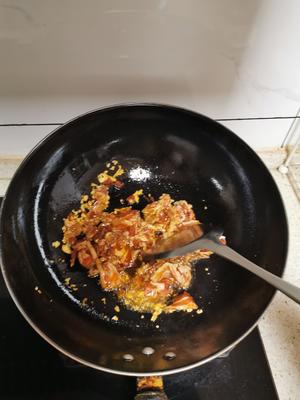 青椒杏鲍菇炒五花肉（比放了味精还要鲜）的做法 步骤5