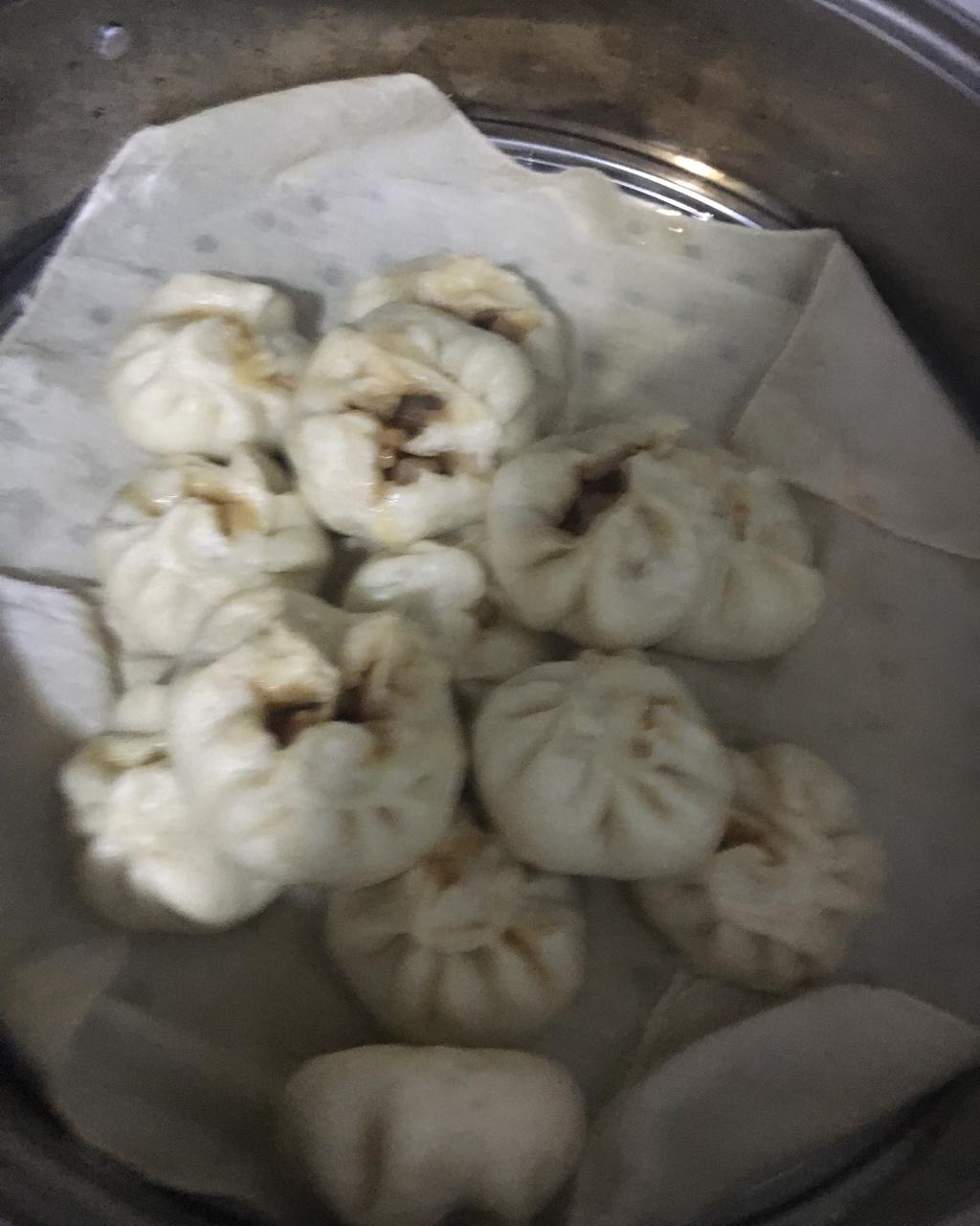 云朵般松软爆浆蜜汁叉烧包