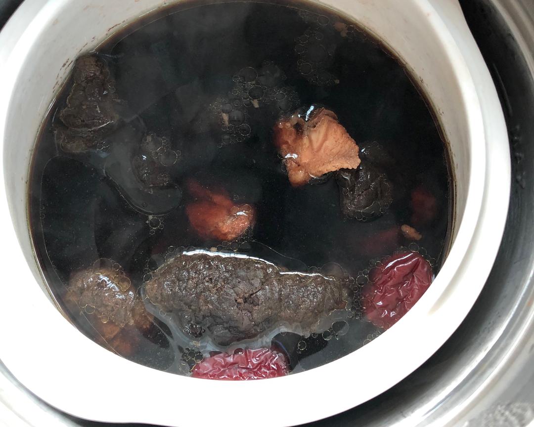 山地熟地排骨汤