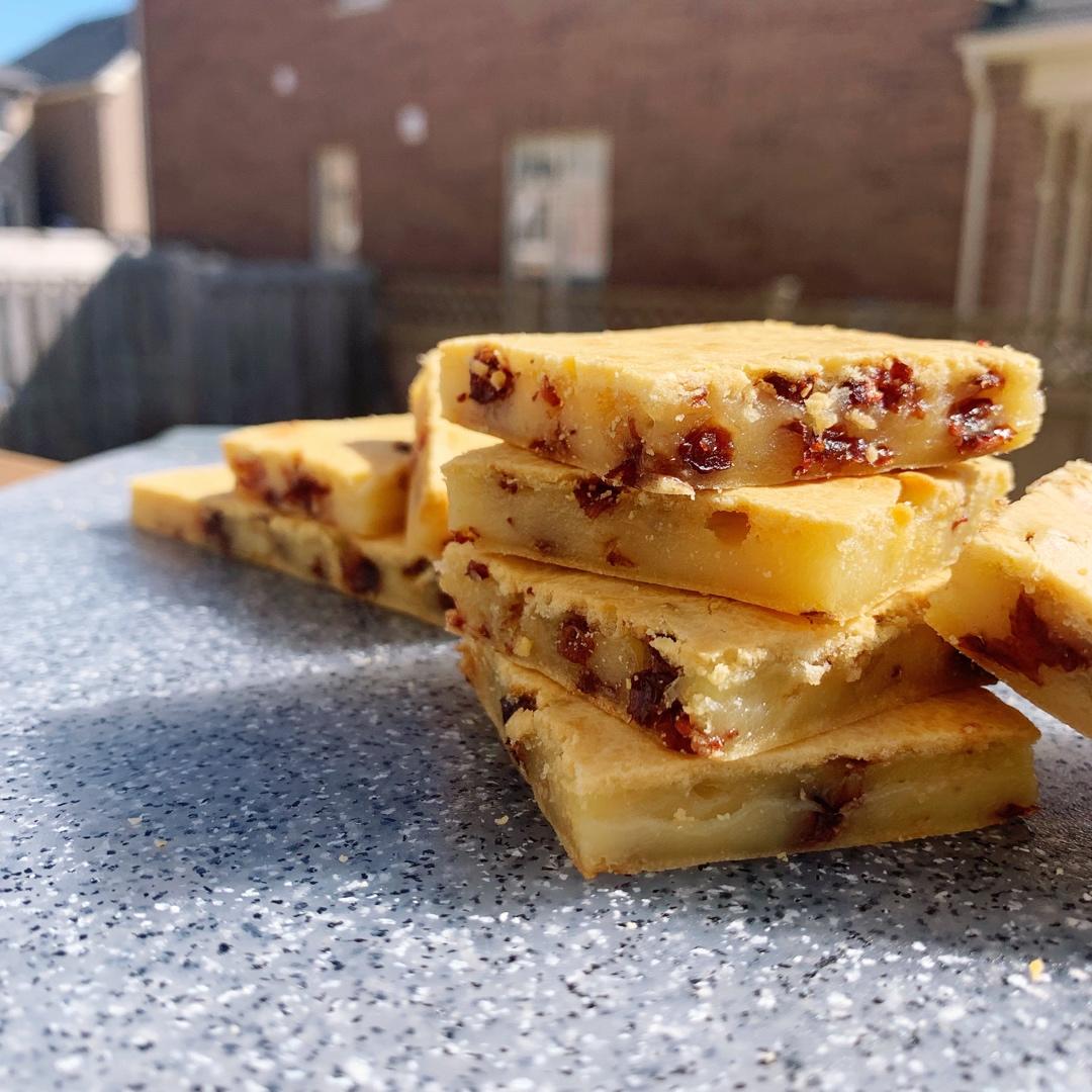 无需揉面‼️只要拌一拌就能做酥掉渣‼️好吃到爆的蔓越莓烤年糕‼