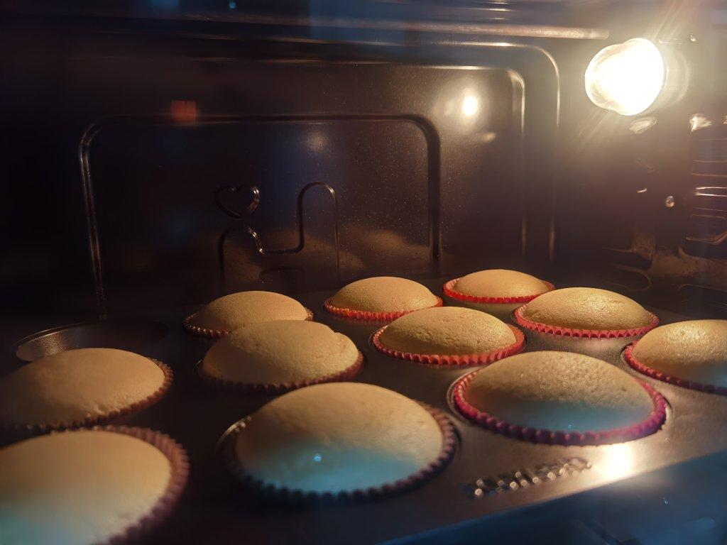 不回缩不开裂戚风纸杯蛋糕