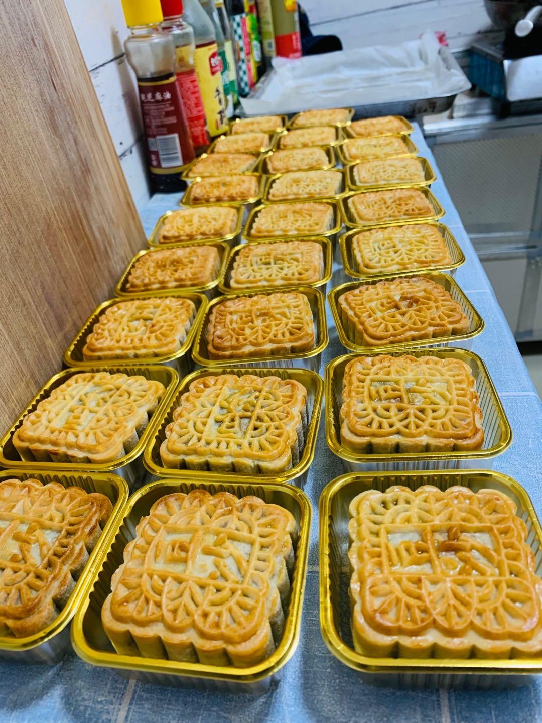 广式月饼—蛋黄莲蓉月饼