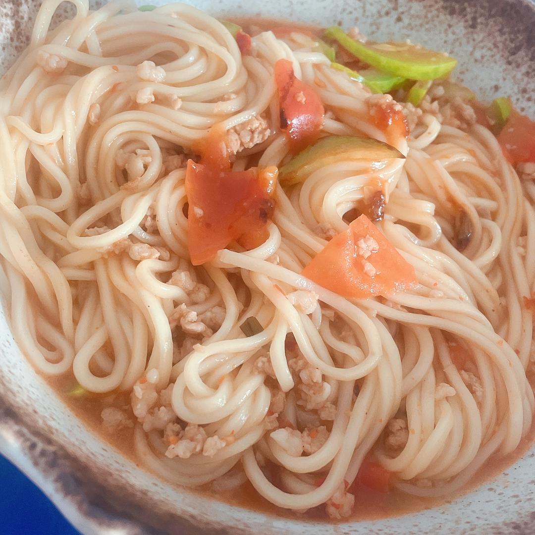 番茄西葫芦焖面的做法