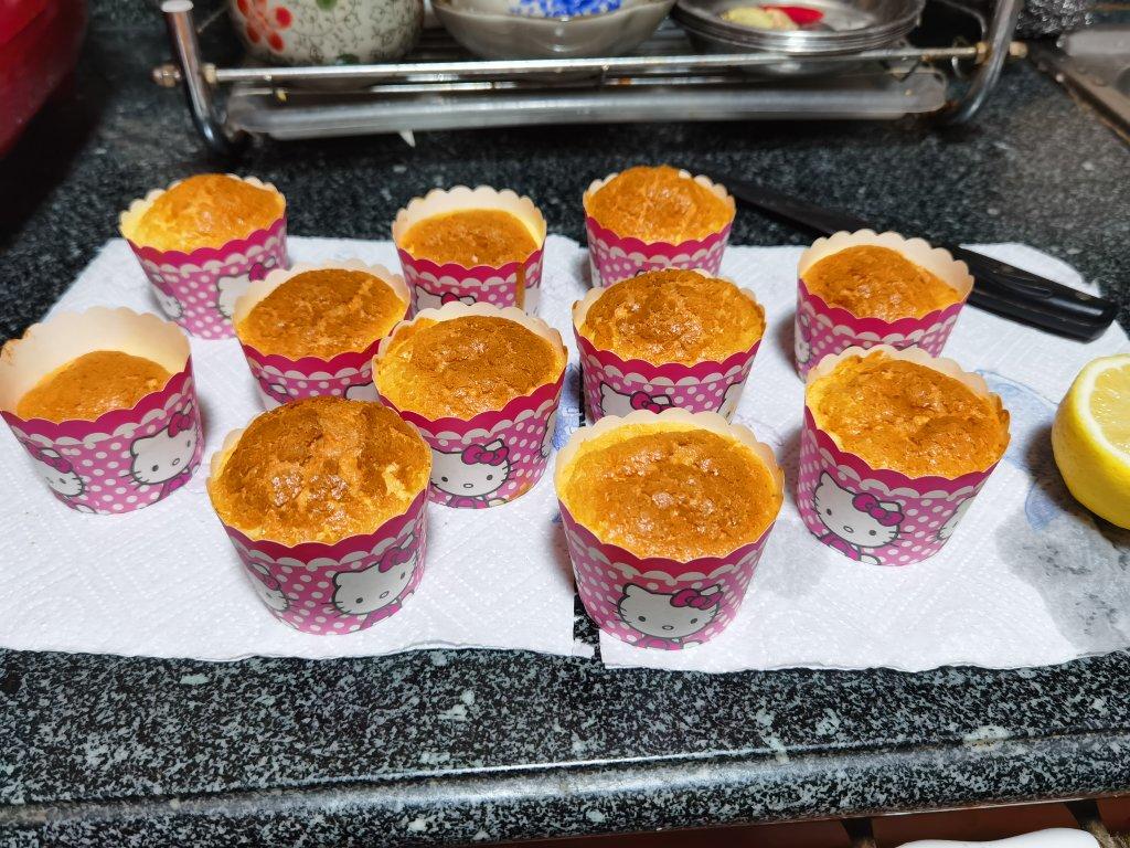 轻乳酪纸杯蛋糕(消耗剩下的奶油奶酪)