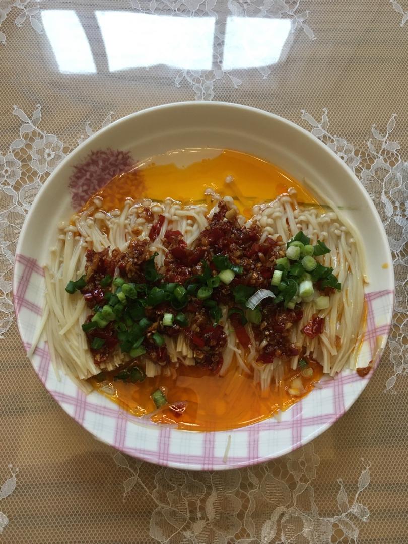 蒜蓉辣椒蒸金针菇