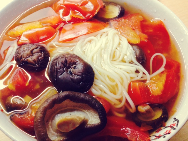 蒸笼头骑士做的香菇番茄面