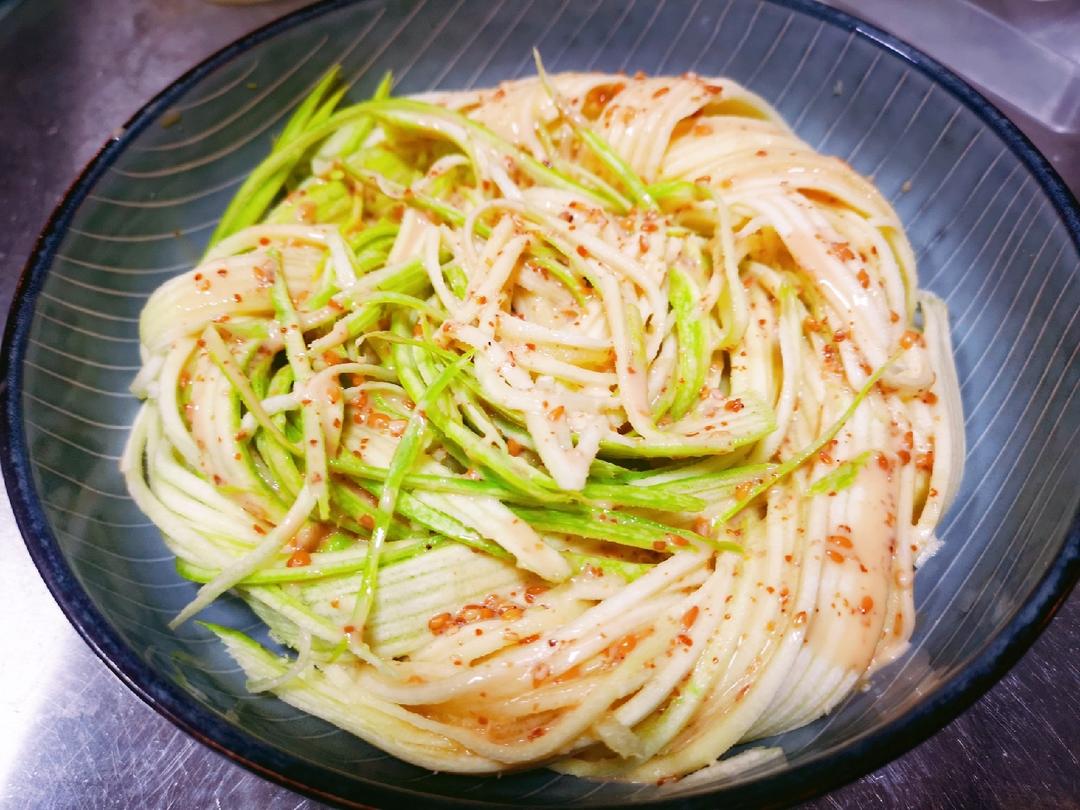 健康低脂系列之快手美味的凉拌西葫芦（芝香芥末味）