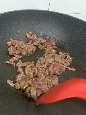 【懒人快手菜】荞头炒牛肉的做法 步骤5