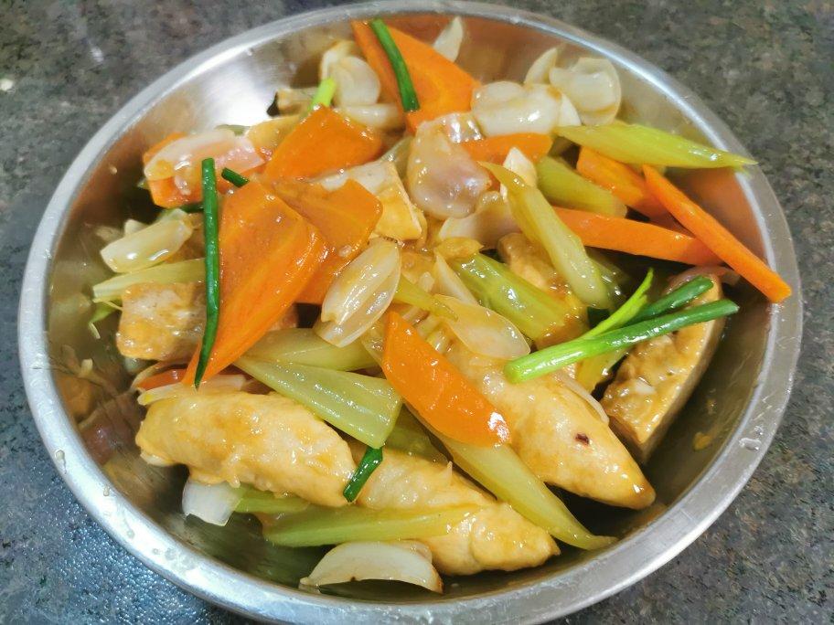 西葫芦炒墨鱼丸