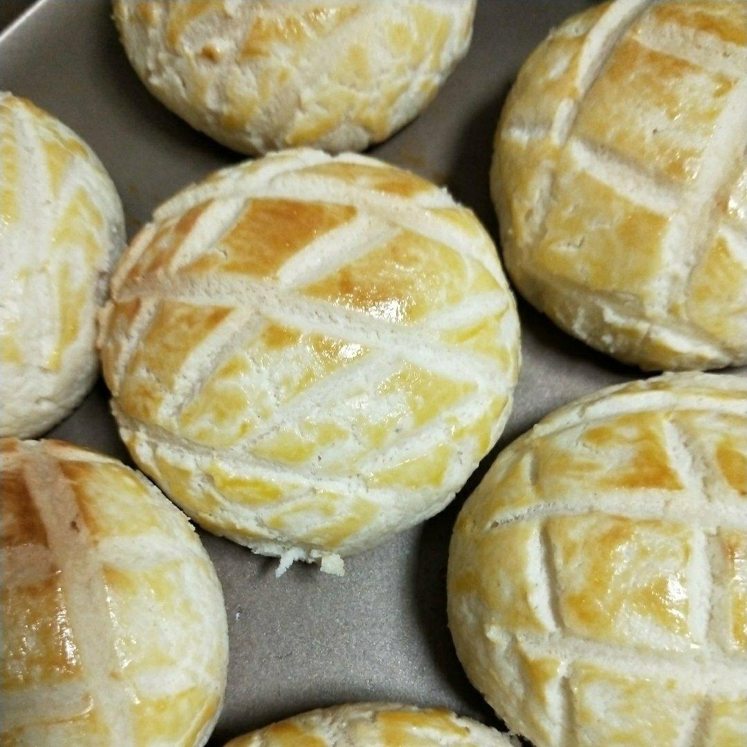 好吃到炸裂的港式菠萝包（附带制作酥皮的小视频）