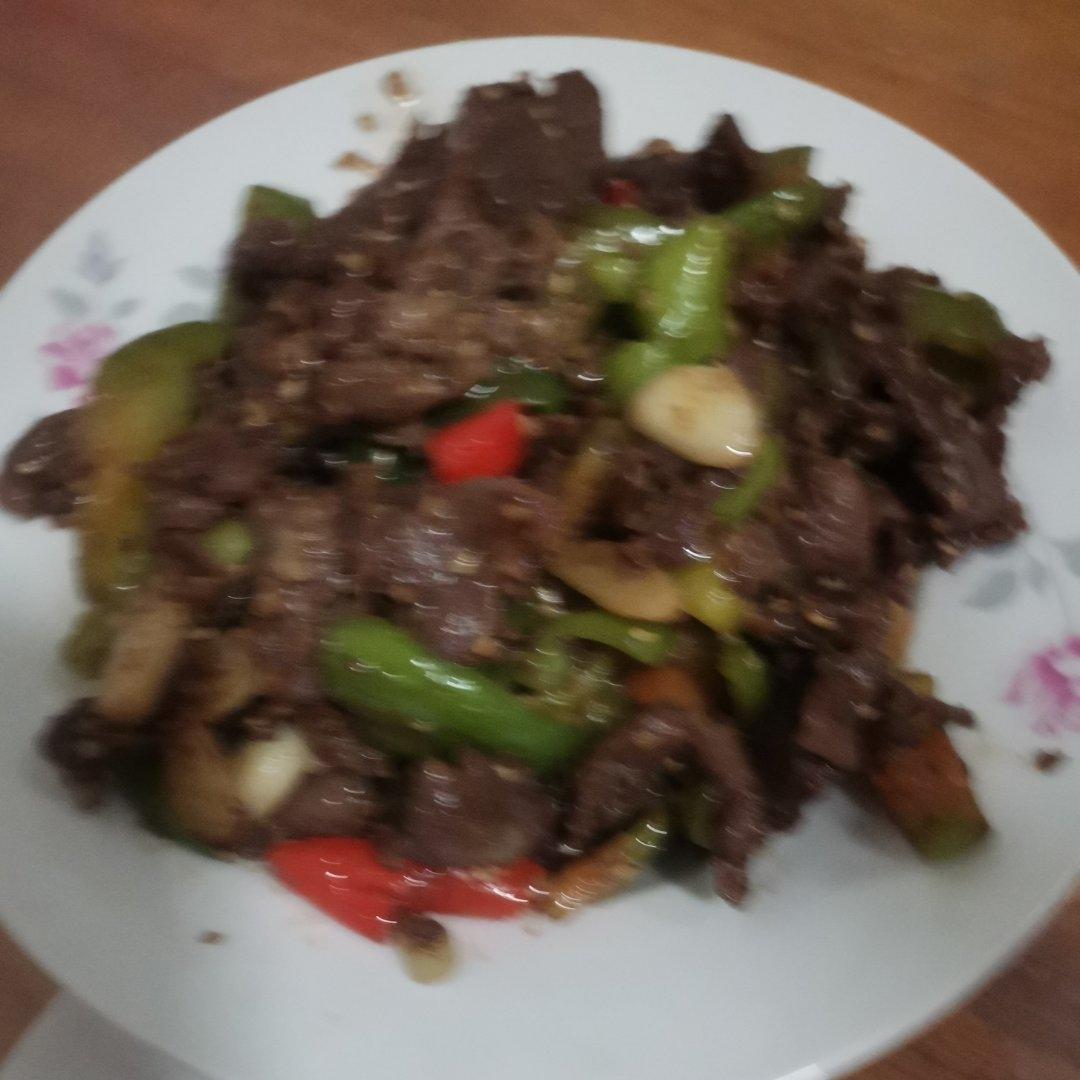 孜然牛肉炒青椒