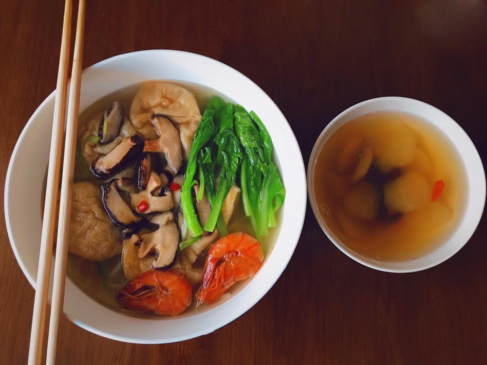 香菇面筋／青椒肉丝浇头冷面