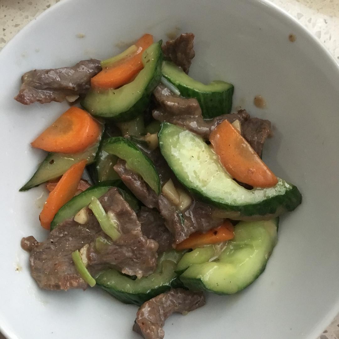 黄瓜炒牛里脊