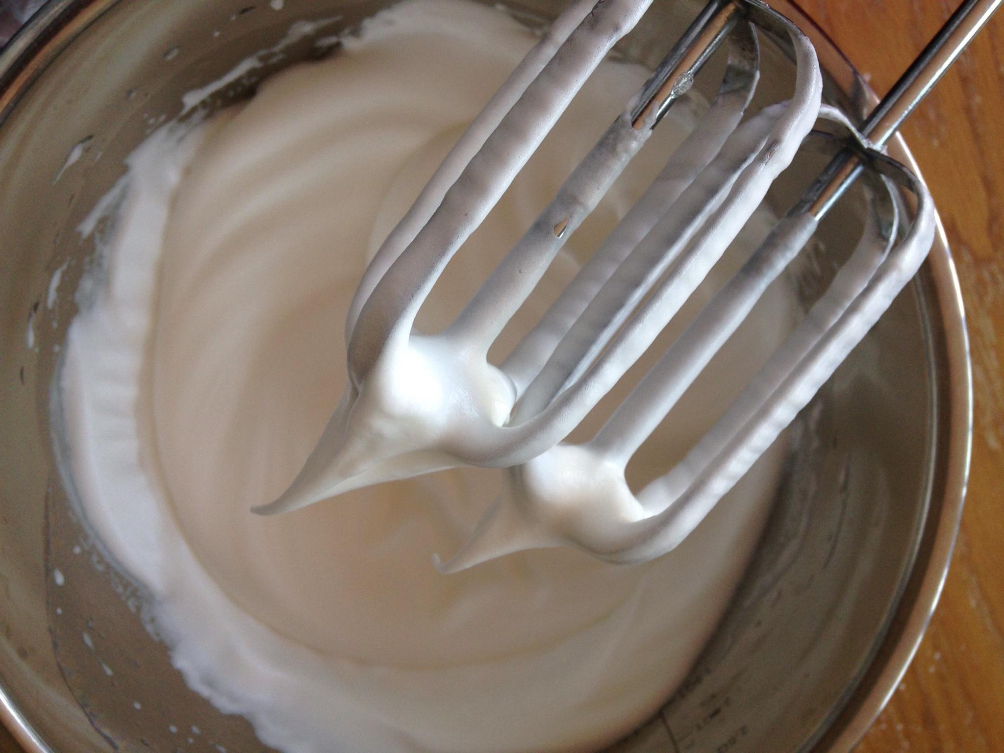 超润细腻酸奶戚风蛋糕的做法 步骤4