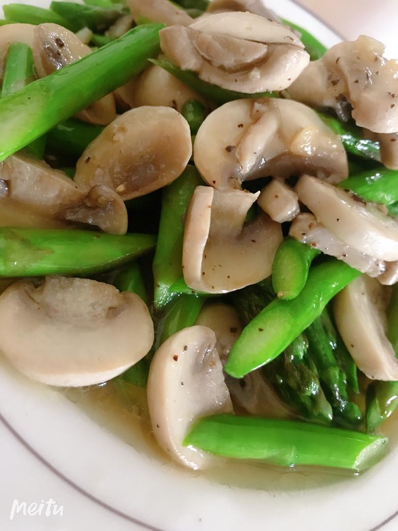 婷1-2做的芦笋炒蘑菇