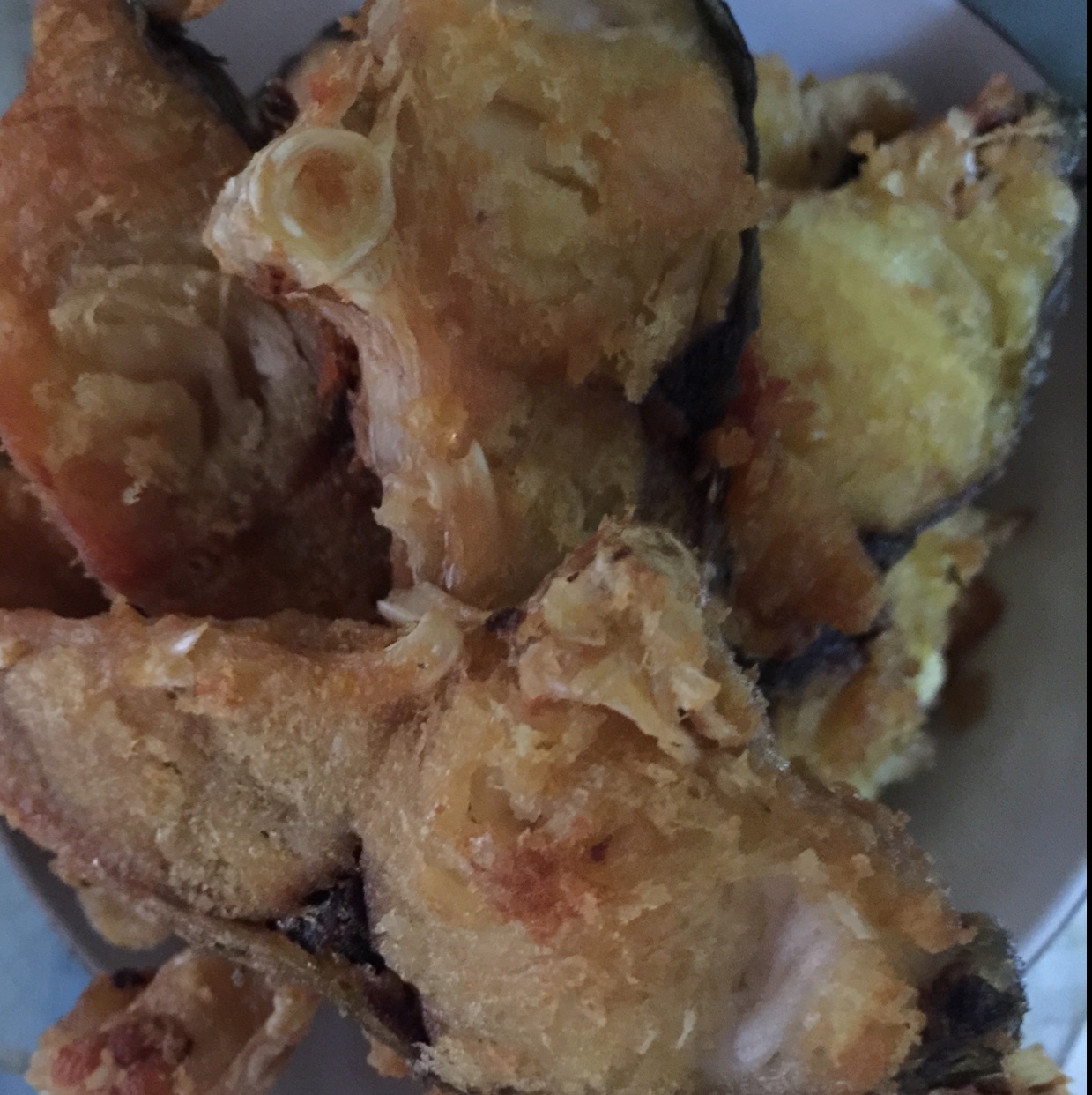 爆鱼。又叫熏鱼。