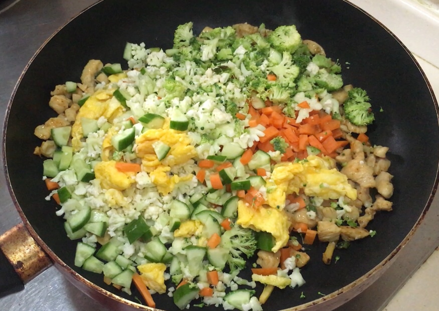 神仙减脂餐—欧阳娜娜同（gai liang）款花椰菜鸡胸肉炒糙米饭的做法 步骤9