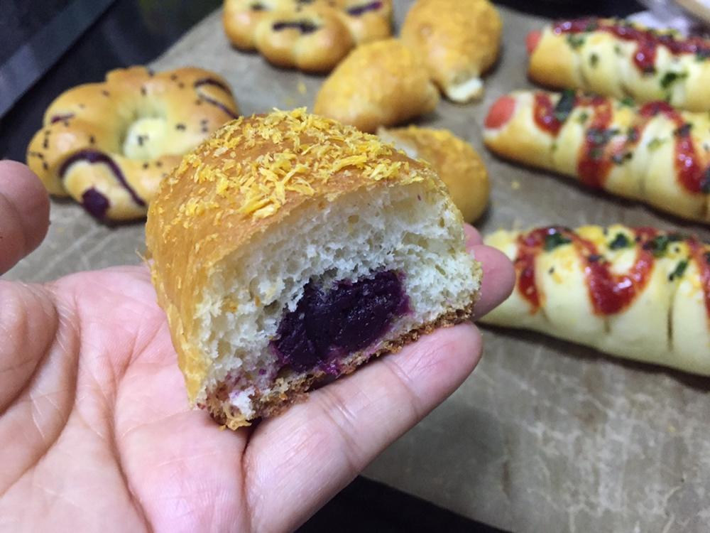 香肠肉松面包卷