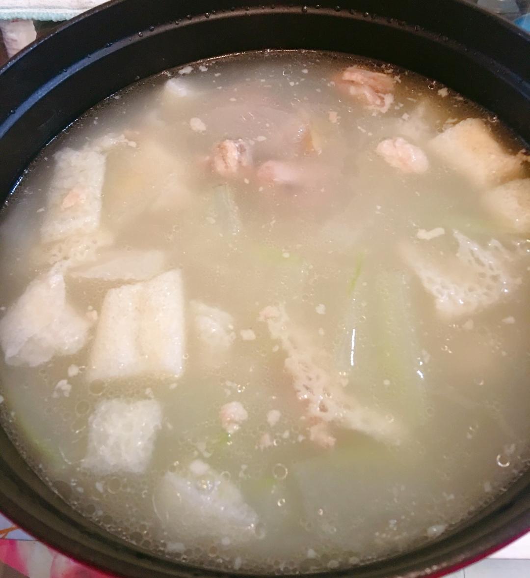 竹荪虫草花排骨汤