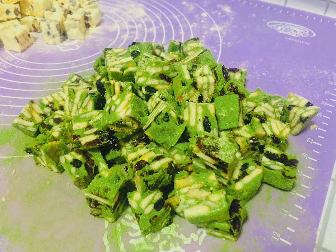 抹茶草莓雪花酥