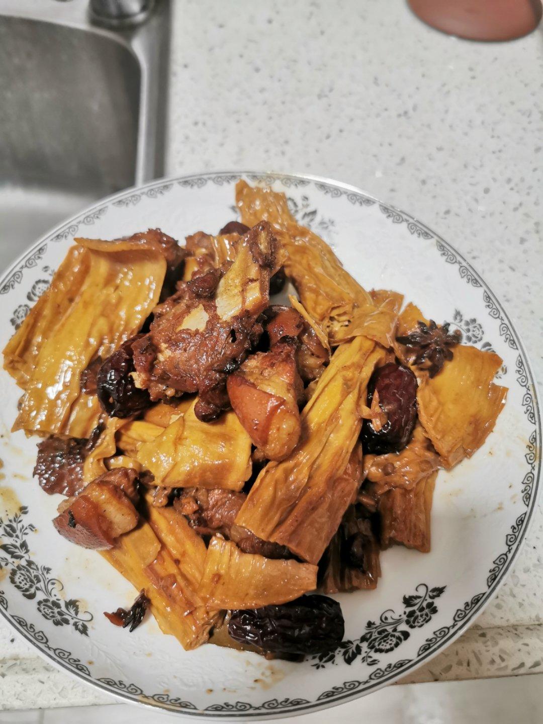 【红烧羊肉煲】这个非常香！加腐竹超好吃😋
