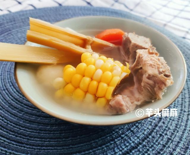 广东老火汤⑤‖小朋友最爱的茅根竹蔗玉米煲猪骨汤，没有之一的做法